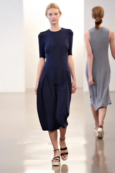 Look 10